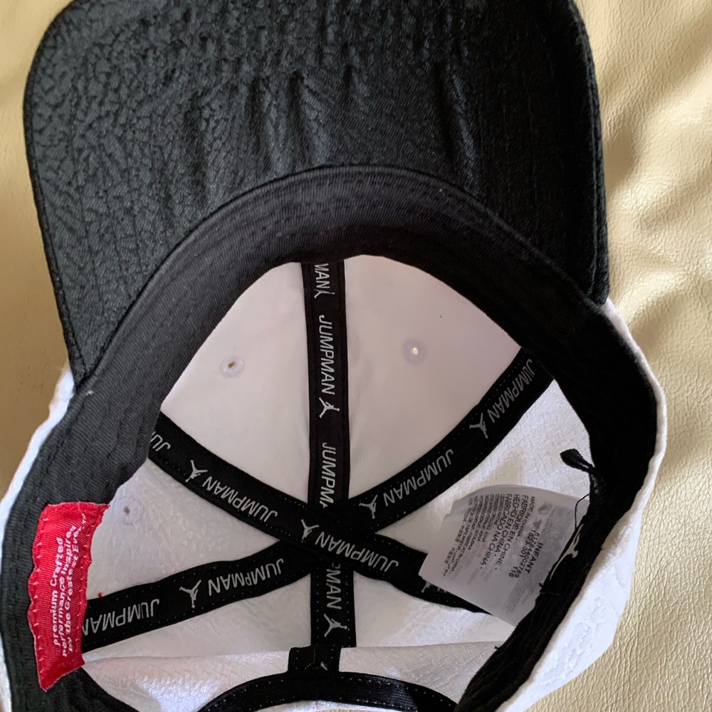 Infant Jordan hat - Picture 4 of 4
